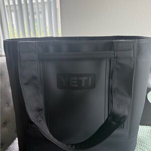 YETI Camino 35 BLACK